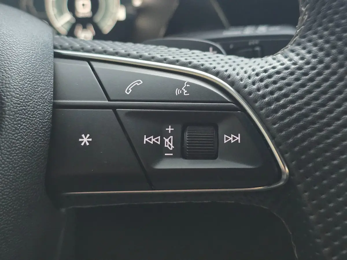 40 TFSI e RS3 Look / B & O / Acc / Lane Assist / Dode Hoek / Dig Cockpit / Navi / Ecc / Elek Pakket / Allu Velge