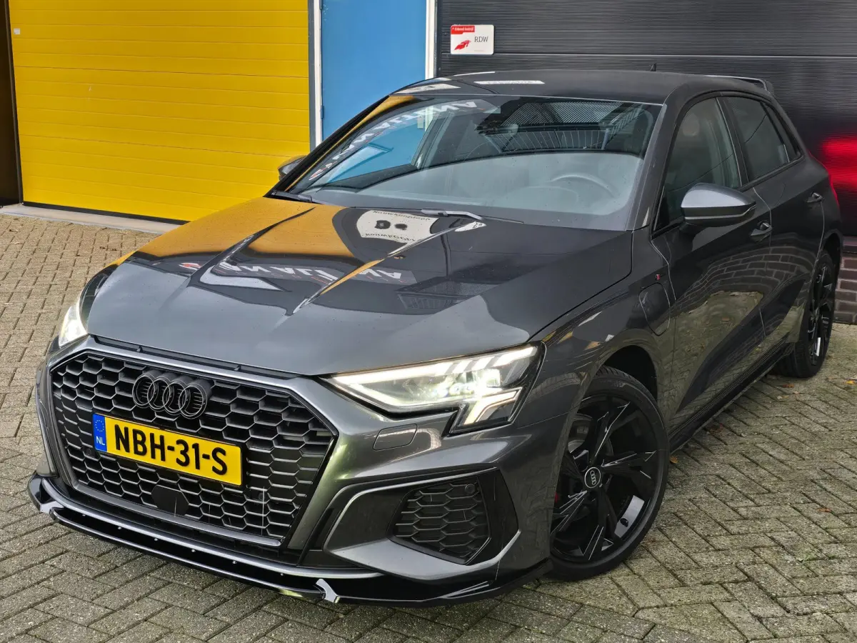 40 TFSI e RS3 Look / B & O / Acc / Lane Assist / Dode Hoek / Dig Cockpit / Navi / Ecc / Elek Pakket / Allu Velge