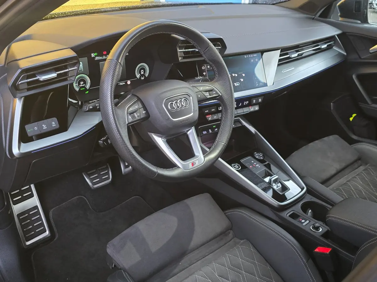 40 TFSI e RS3 Look / B & O / Acc / Lane Assist / Dode Hoek / Dig Cockpit / Navi / Ecc / Elek Pakket / Allu Velge