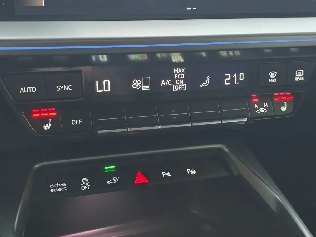 40 TFSI e RS3 Look / B & O / Acc / Lane Assist / Dode Hoek / Dig Cockpit / Navi / Ecc / Elek Pakket / Allu Velge