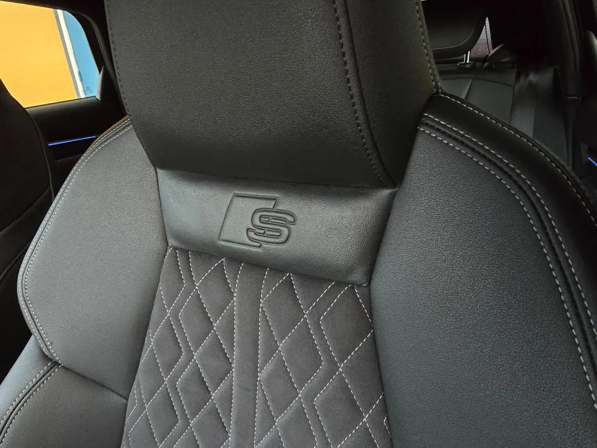 40 TFSI e RS3 Look / B & O / Acc / Lane Assist / Dode Hoek / Dig Cockpit / Navi / Ecc / Elek Pakket / Allu Velge