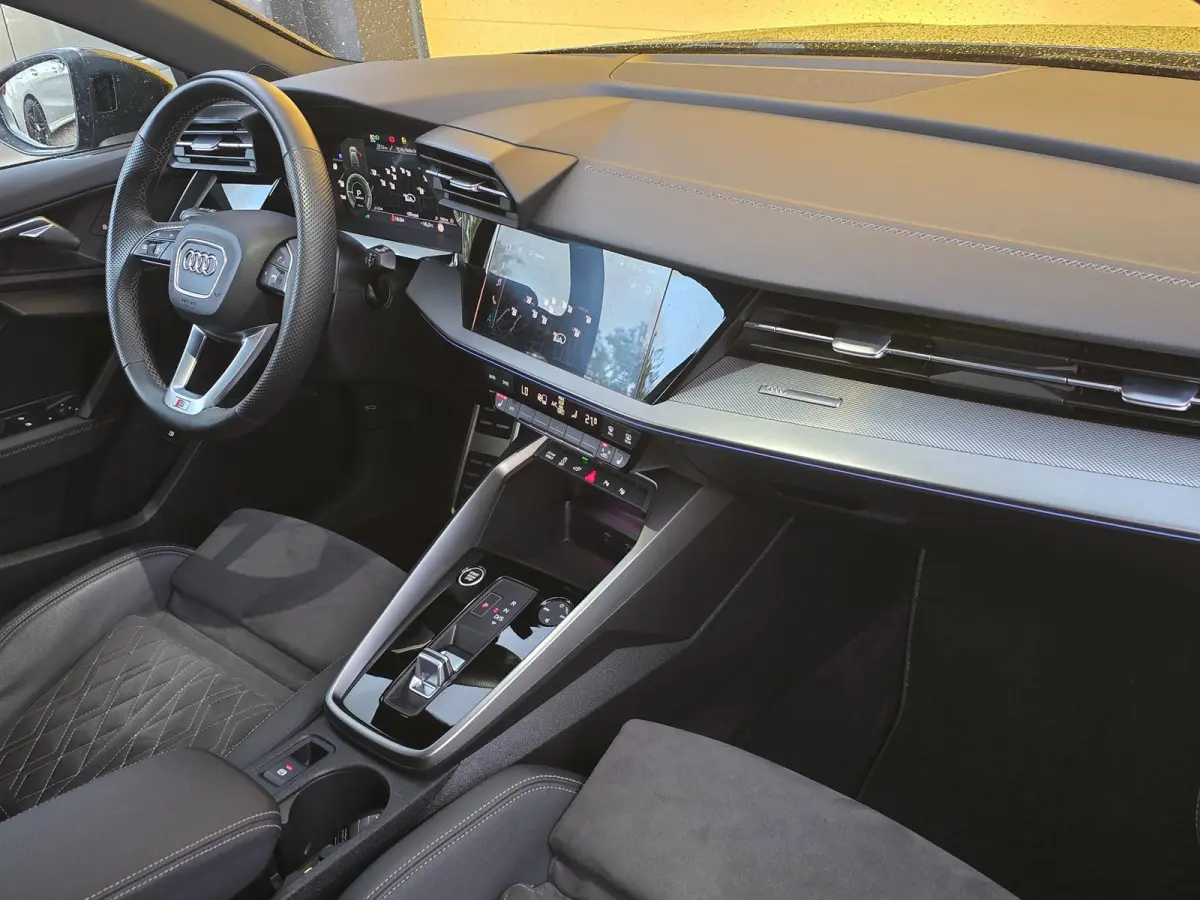 40 TFSI e RS3 Look / B & O / Acc / Lane Assist / Dode Hoek / Dig Cockpit / Navi / Ecc / Elek Pakket / Allu Velge