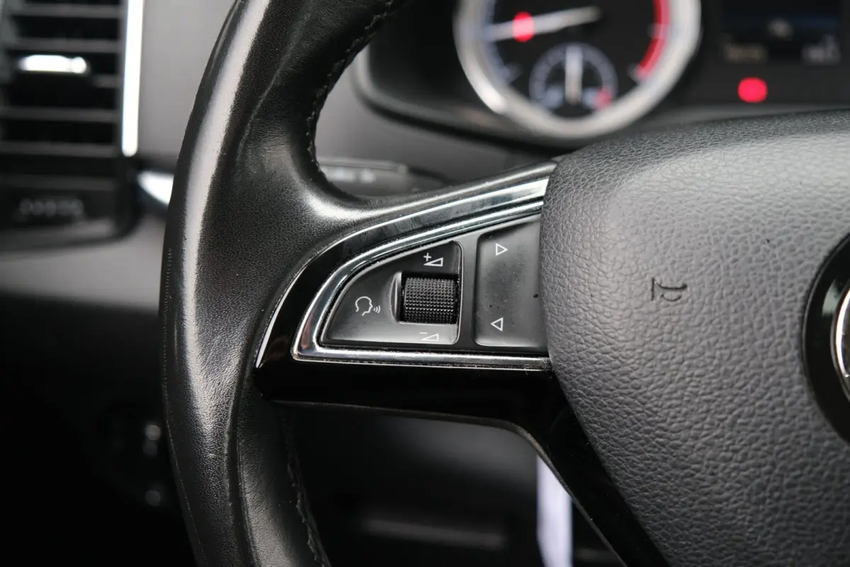 1.0 TSI Business Edition Camera Navi PDC Airco