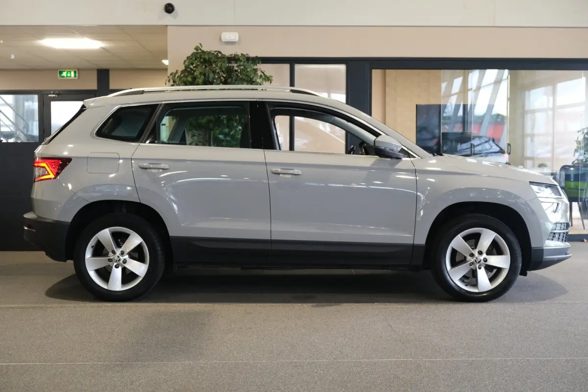 1.0 TSI Business Edition Camera Navi PDC Airco
