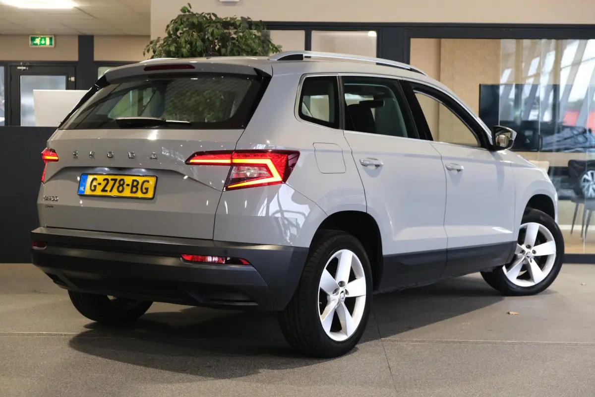 1.0 TSI Business Edition Camera Navi PDC Airco