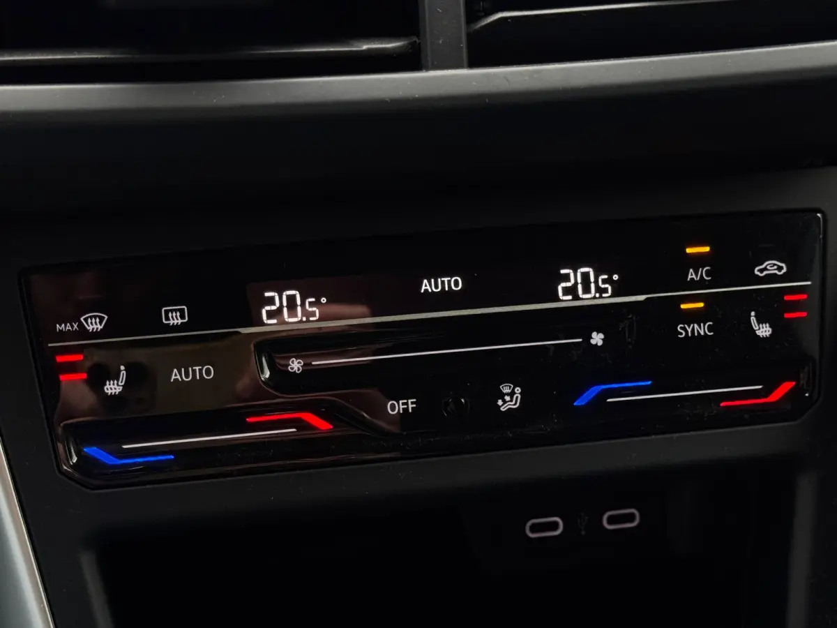 1.0 TSI Life Business | Automaat | Stoelverwarming | Navigatie by App | PDC voor + achter