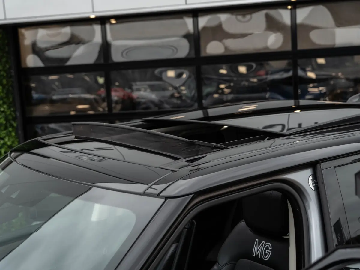 P400e Autobiography Dynamic | Pano | 22" LMV |Camera | Memory |