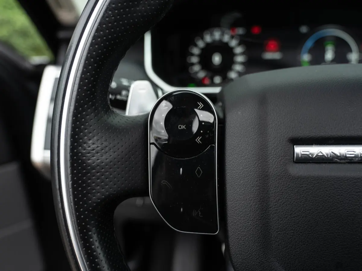P400e Autobiography Dynamic | Pano | 22" LMV |Camera | Memory |