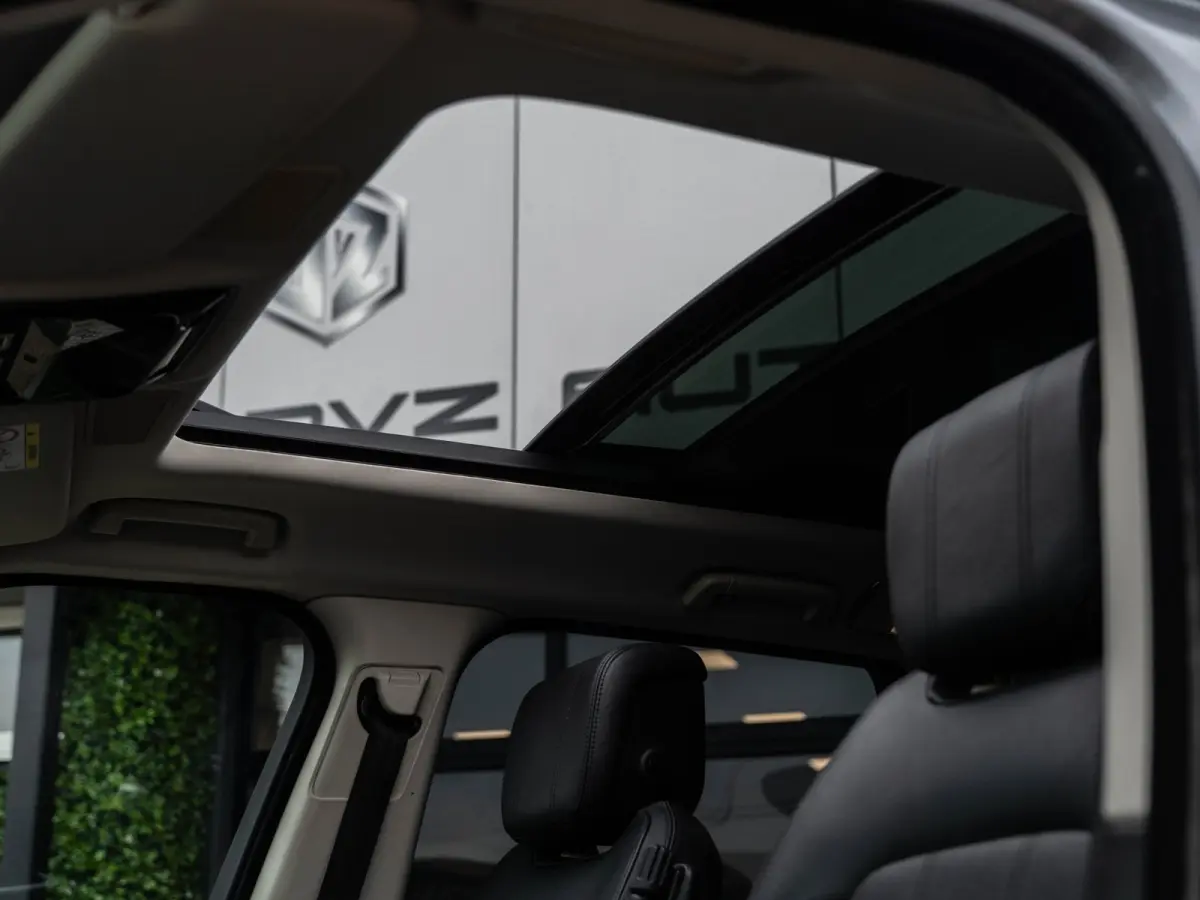 P400e Autobiography Dynamic | Pano | 22" LMV |Camera | Memory |