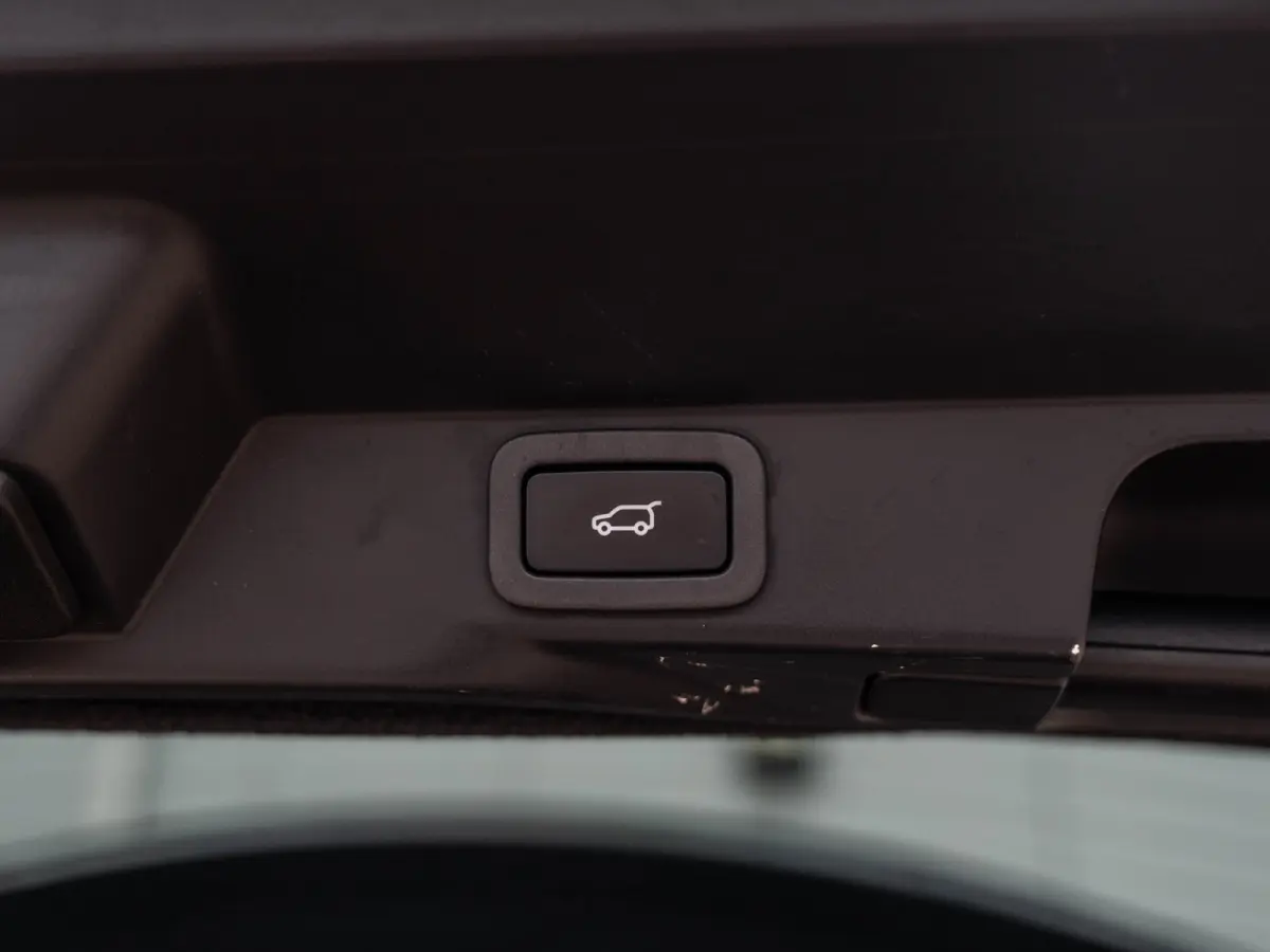 P400e Autobiography Dynamic | Pano | 22" LMV |Camera | Memory |
