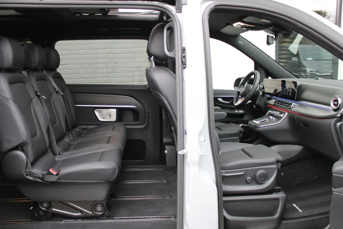 300d / DC / AMG / bj2026 / Luchtvering / Panorama / Burmester / Vol Opties / NIEUWSTAAT