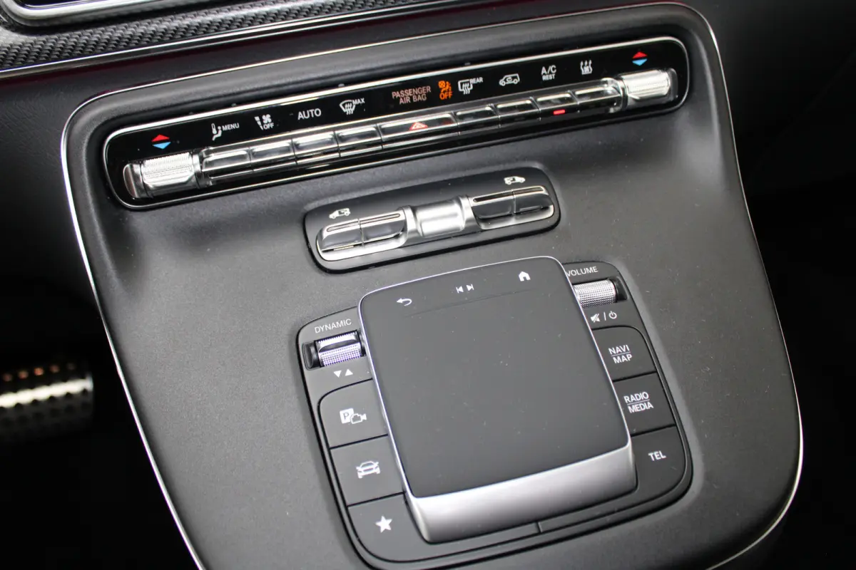 300d / DC / AMG / bj2026 / Luchtvering / Panorama / Burmester / Vol Opties / NIEUWSTAAT