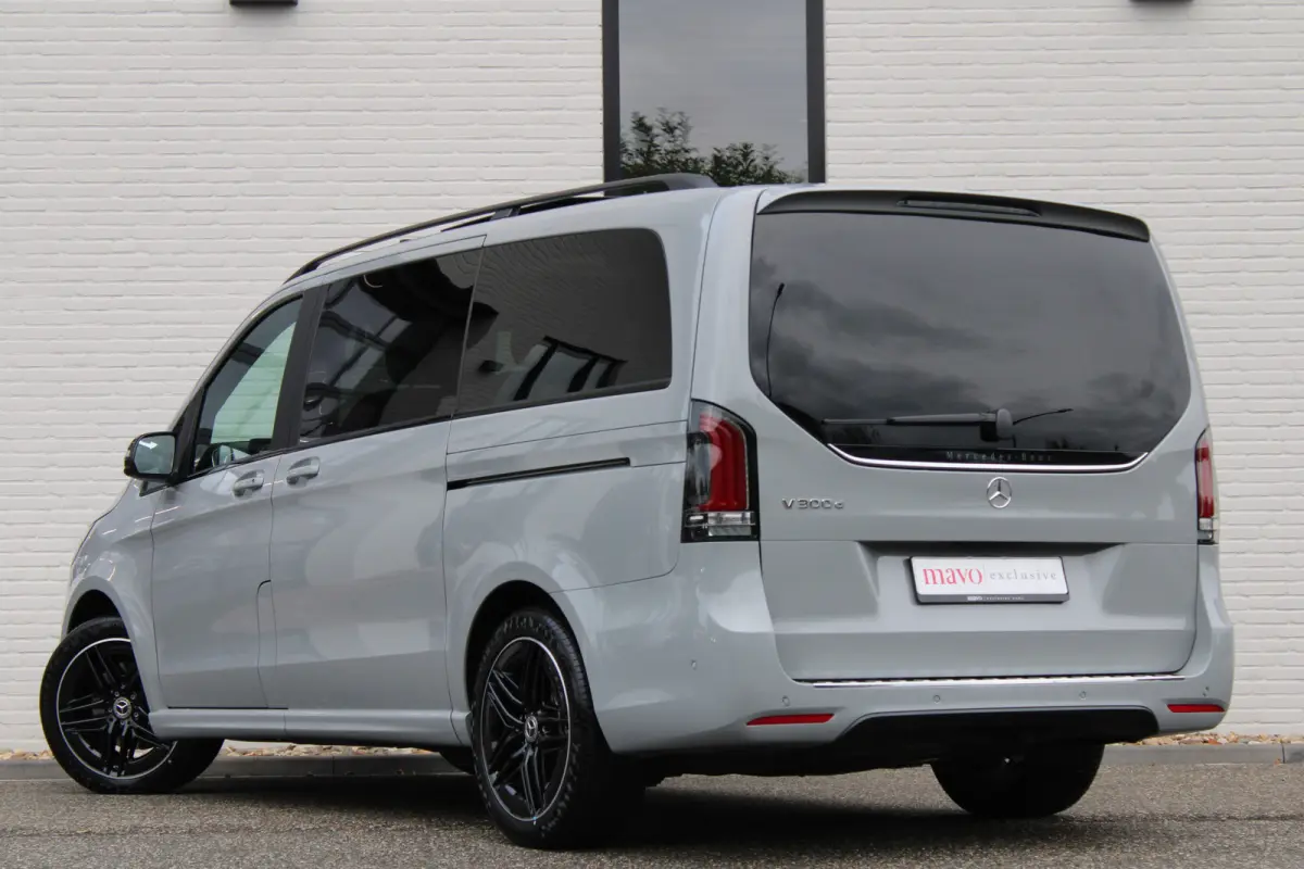 300d / DC / AMG / bj2026 / Luchtvering / Panorama / Burmester / Vol Opties / NIEUWSTAAT