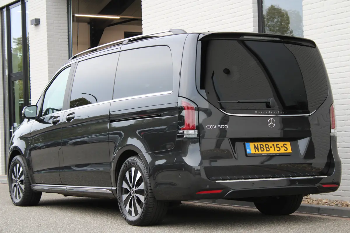300 L2 / AMG / Luchtvering / Panorama / Elec Stoelen / 7-Persoons / Burmester / 360 Camera / Vol Opties / NIEUWSTAAT
