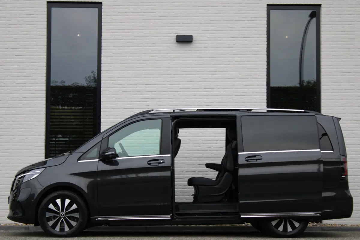 300 L2 / AMG / Luchtvering / Panorama / Elec Stoelen / 7-Persoons / Burmester / 360 Camera / Vol Opties / NIEUWSTAAT