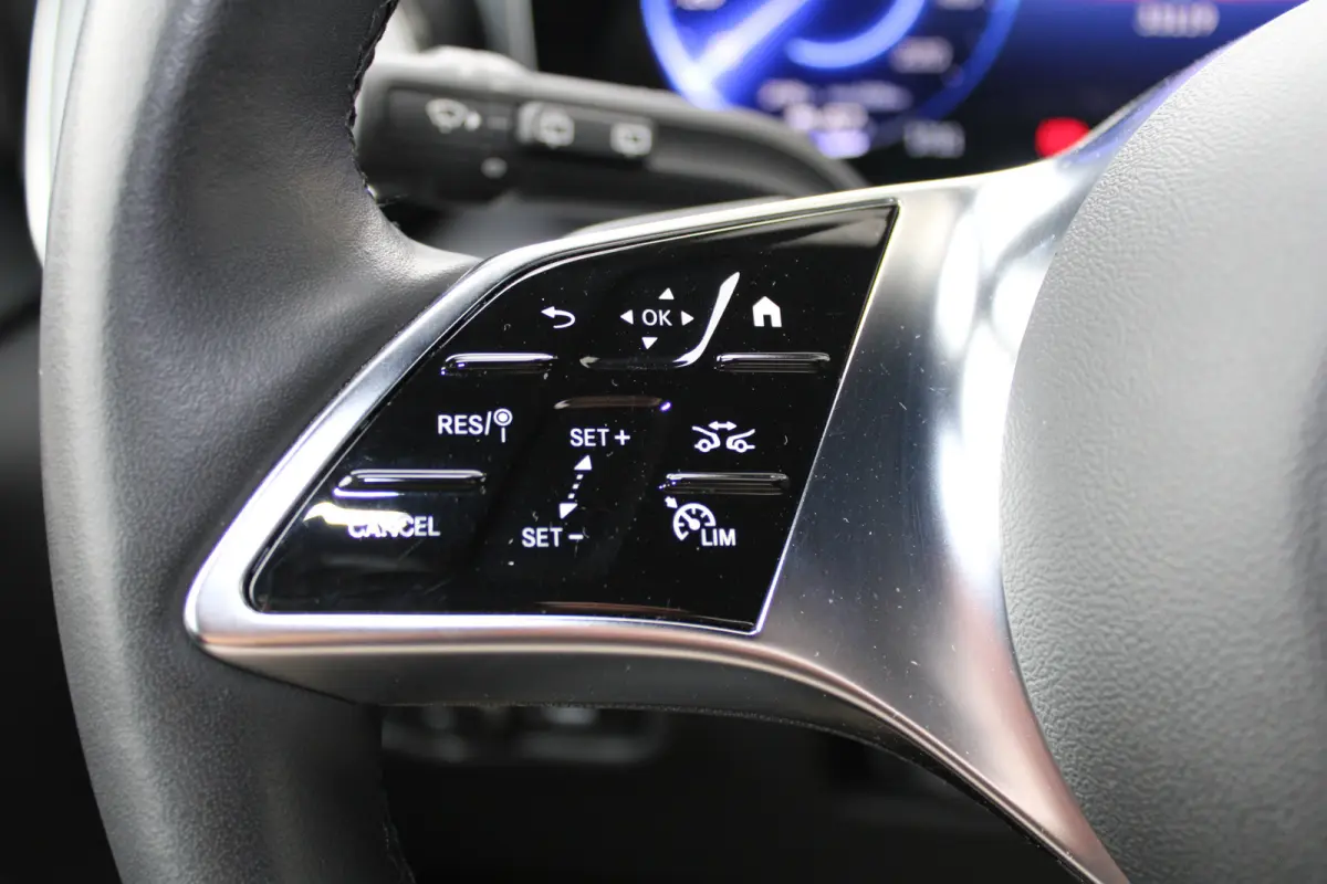 300 L2 / AMG / Luchtvering / Panorama / Elec Stoelen / 7-Persoons / Burmester / 360 Camera / Vol Opties / NIEUWSTAAT