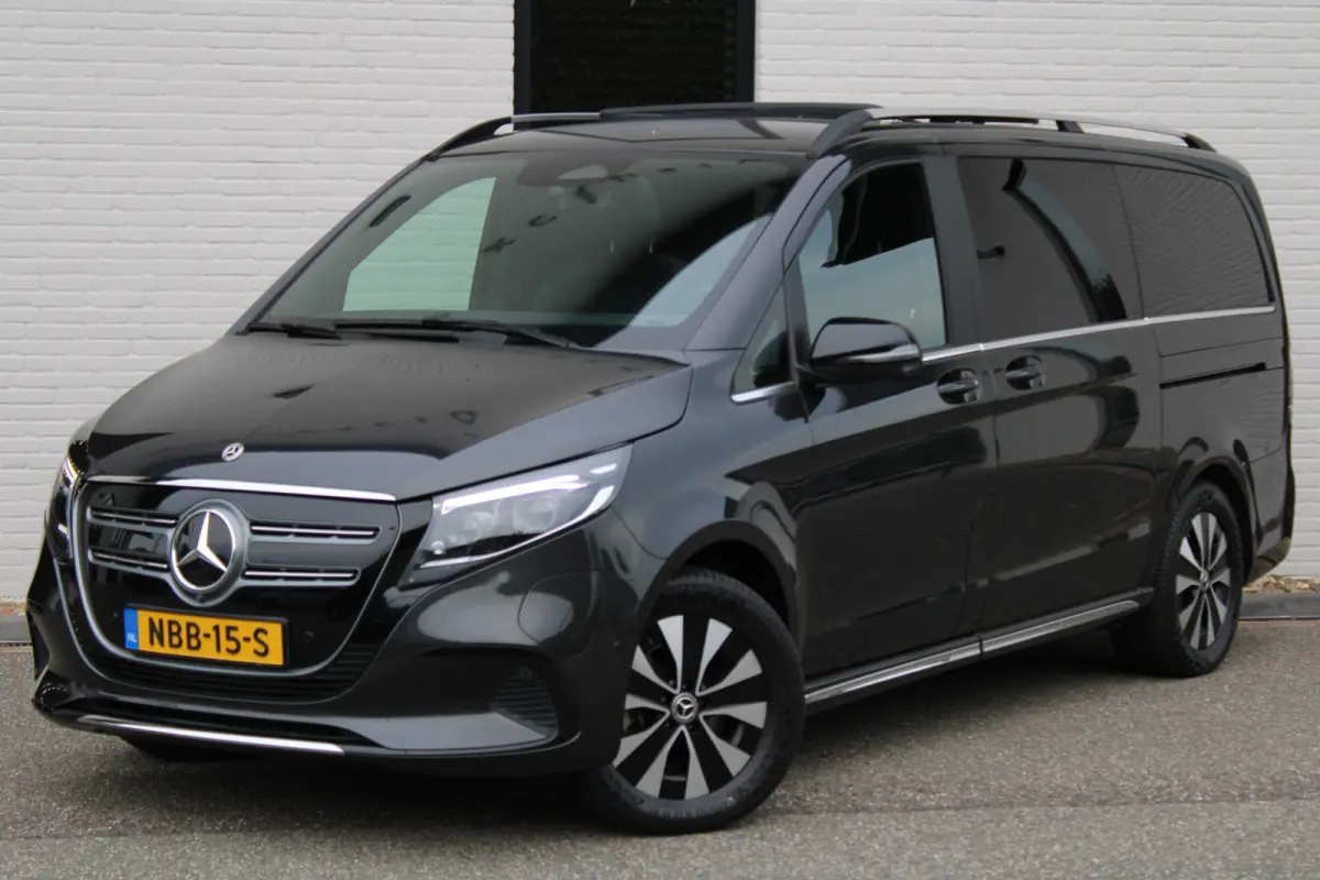 300 L2 / AMG / Luchtvering / Panorama / Elec Stoelen / 7-Persoons / Burmester / 360 Camera / Vol Opties / NIEUWSTAAT