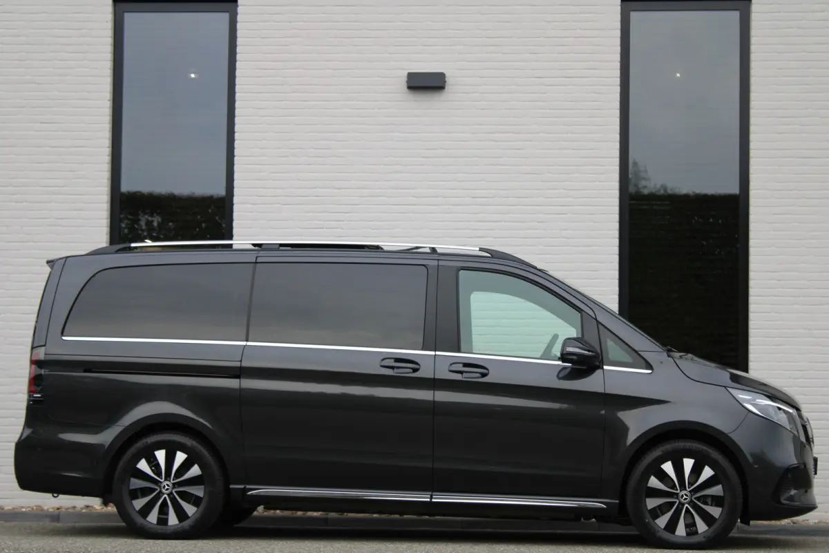 300 L2 / AMG / Luchtvering / Panorama / Elec Stoelen / 7-Persoons / Burmester / 360 Camera / Vol Opties / NIEUWSTAAT