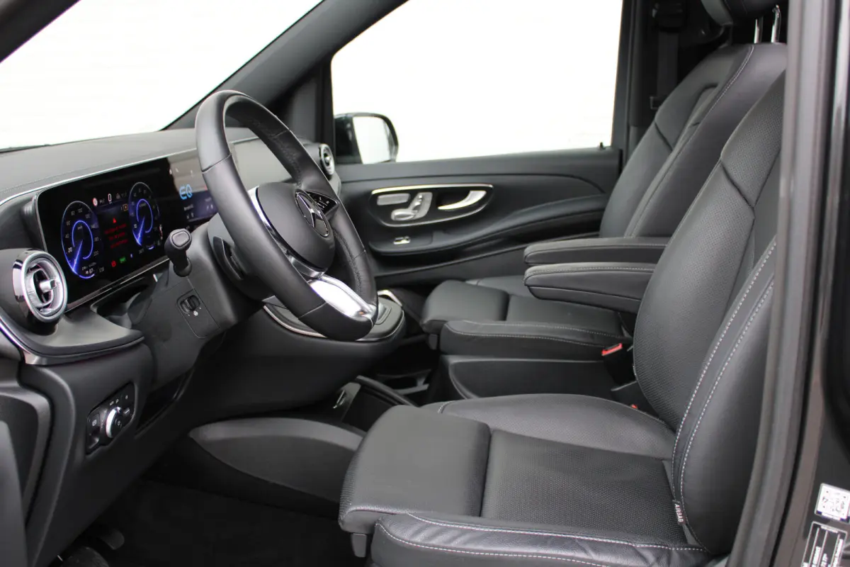 300 L2 / AMG / Luchtvering / Panorama / Elec Stoelen / 7-Persoons / Burmester / 360 Camera / Vol Opties / NIEUWSTAAT