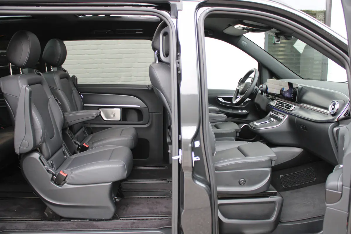 300 L2 / AMG / Luchtvering / Panorama / Elec Stoelen / 7-Persoons / Burmester / 360 Camera / Vol Opties / NIEUWSTAAT