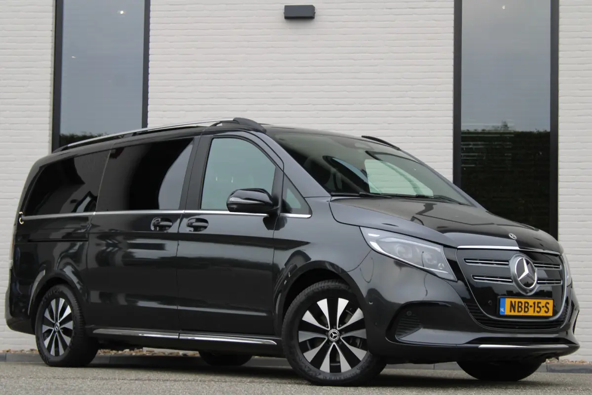 300 L2 / AMG / Luchtvering / Panorama / Elec Stoelen / 7-Persoons / Burmester / 360 Camera / Vol Opties / NIEUWSTAAT