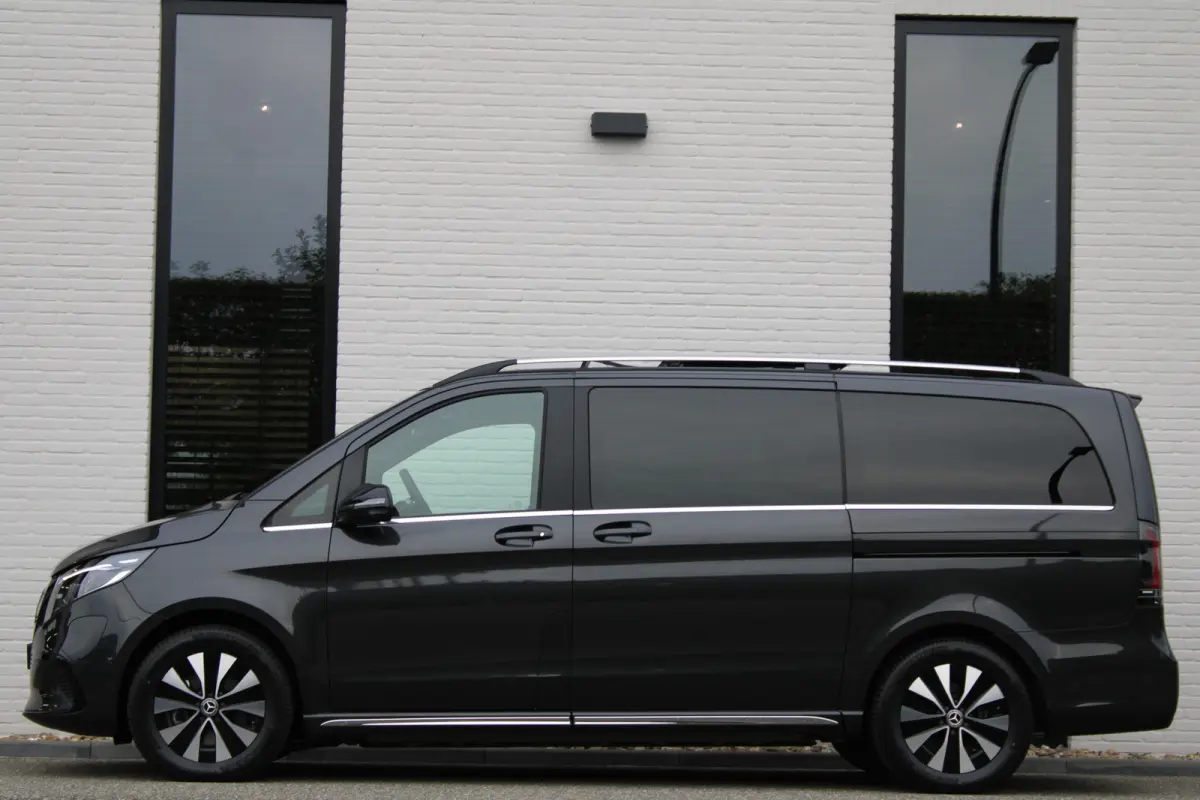 300 L2 / AMG / Luchtvering / Panorama / Elec Stoelen / 7-Persoons / Burmester / 360 Camera / Vol Opties / NIEUWSTAAT
