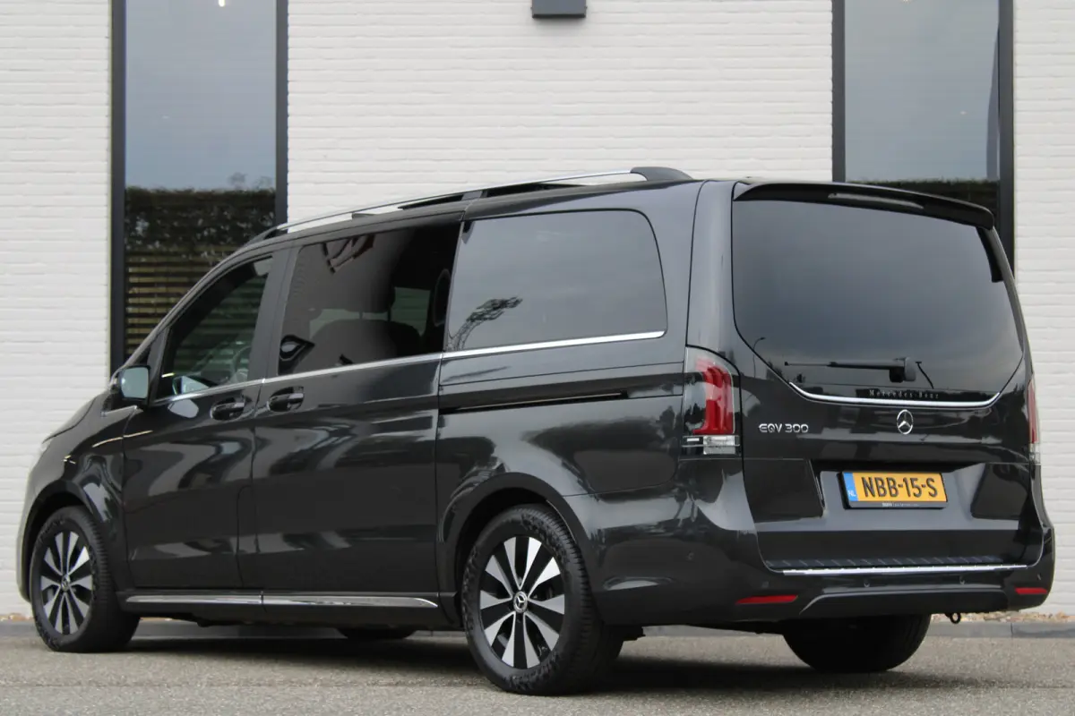 300 L2 / AMG / Luchtvering / Panorama / Elec Stoelen / 7-Persoons / Burmester / 360 Camera / Vol Opties / NIEUWSTAAT