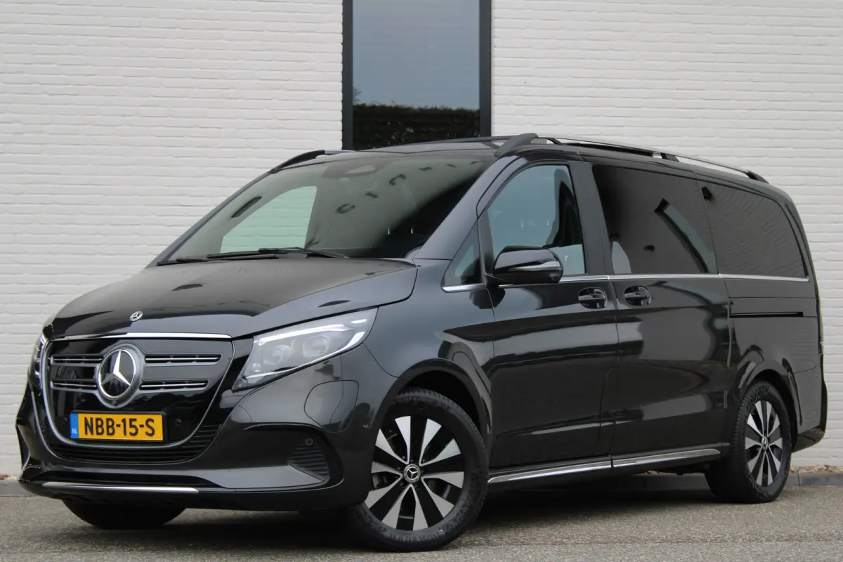 300 L2 / AMG / Luchtvering / Panorama / Elec Stoelen / 7-Persoons / Burmester / 360 Camera / Vol Opties / NIEUWSTAAT