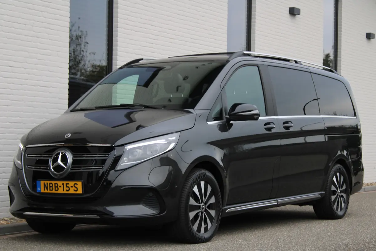 300 L2 / AMG / Luchtvering / Panorama / Elec Stoelen / 7-Persoons / Burmester / 360 Camera / Vol Opties / NIEUWSTAAT