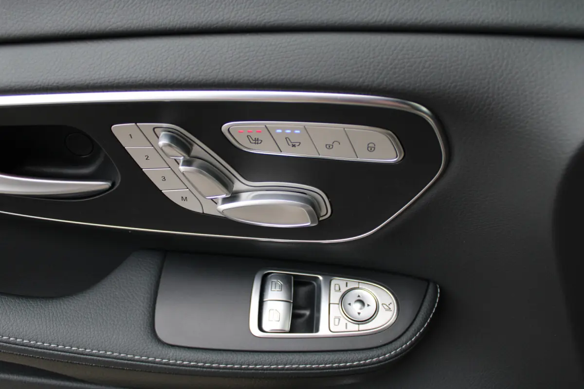 300 L2 / AMG / Luchtvering / Panorama / Elec Stoelen / 7-Persoons / Burmester / 360 Camera / Vol Opties / NIEUWSTAAT