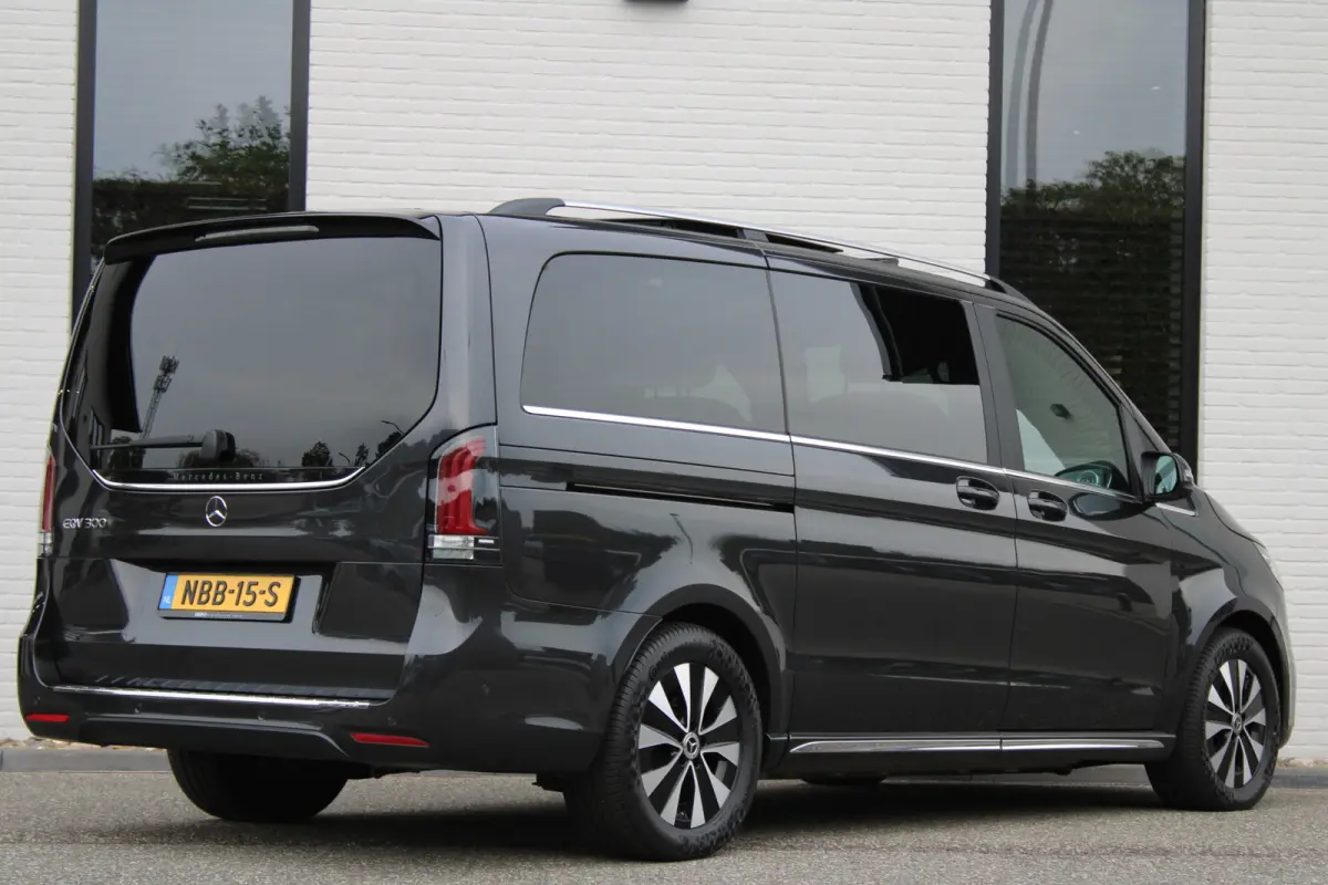 300 L2 / AMG / Luchtvering / Panorama / Elec Stoelen / 7-Persoons / Burmester / 360 Camera / Vol Opties / NIEUWSTAAT