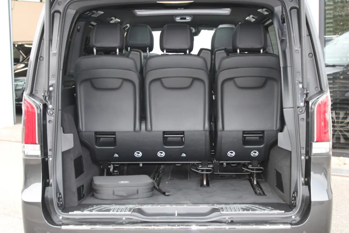 300 L2 / AMG / Luchtvering / Panorama / Elec Stoelen / 7-Persoons / Burmester / 360 Camera / Vol Opties / NIEUWSTAAT
