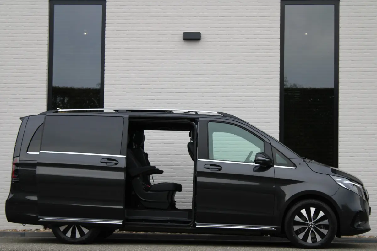 300 L2 / AMG / Luchtvering / Panorama / Elec Stoelen / 7-Persoons / Burmester / 360 Camera / Vol Opties / NIEUWSTAAT