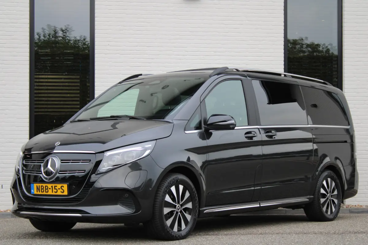 300 L2 / AMG / Luchtvering / Panorama / Elec Stoelen / 7-Persoons / Burmester / 360 Camera / Vol Opties / NIEUWSTAAT