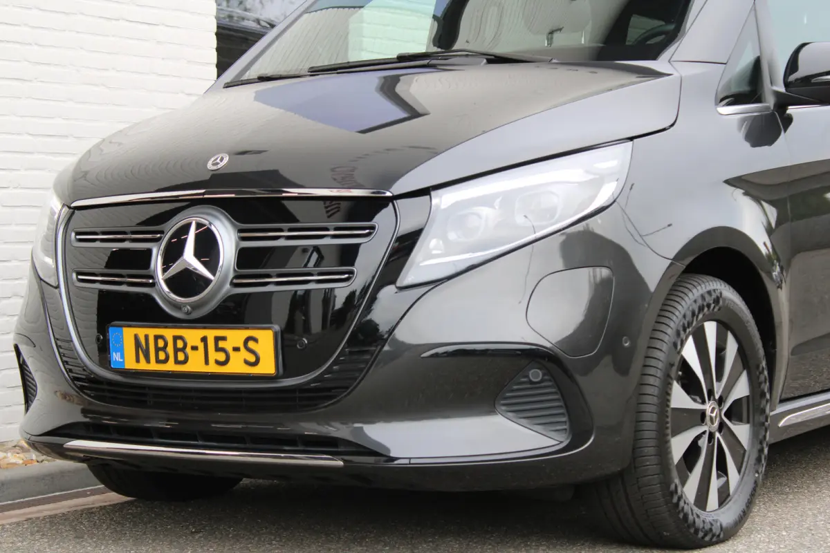 300 L2 / AMG / Luchtvering / Panorama / Elec Stoelen / 7-Persoons / Burmester / 360 Camera / Vol Opties / NIEUWSTAAT