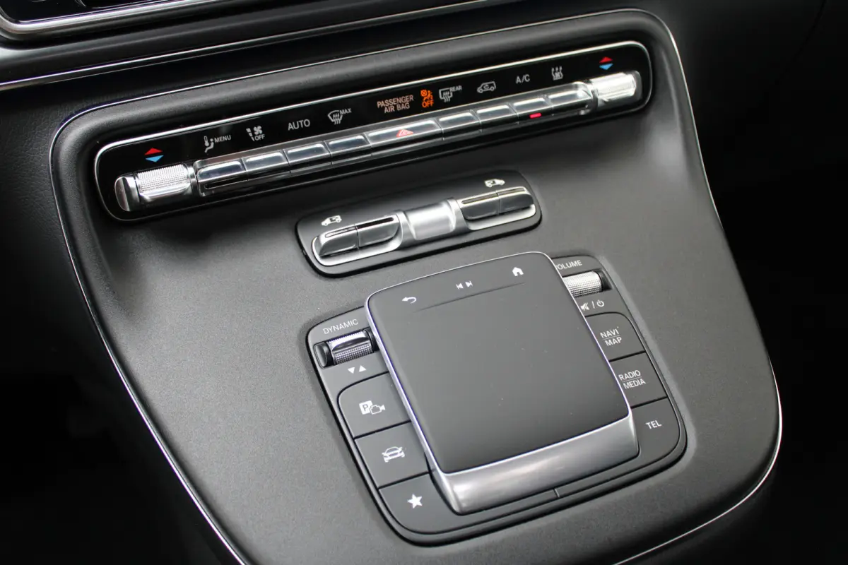 300 L2 / AMG / Luchtvering / Panorama / Elec Stoelen / 7-Persoons / Burmester / 360 Camera / Vol Opties / NIEUWSTAAT