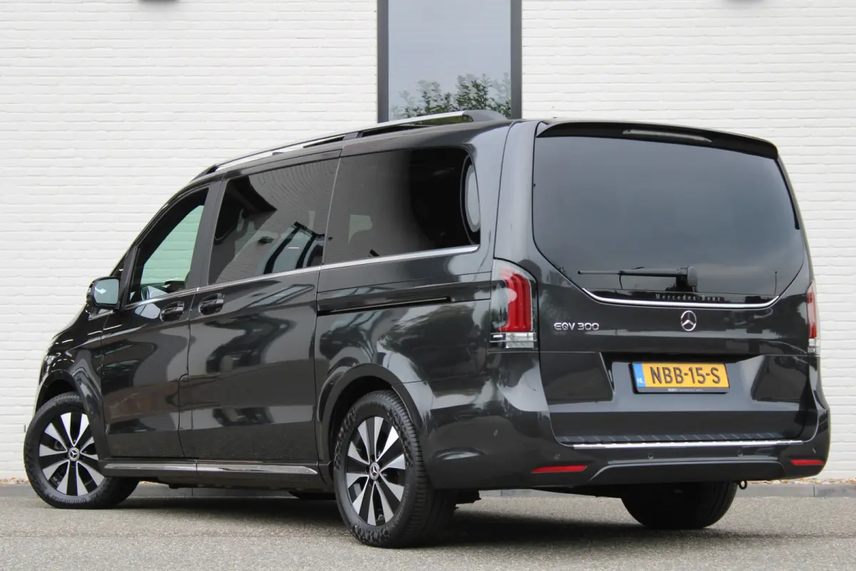300 L2 / AMG / Luchtvering / Panorama / Elec Stoelen / 7-Persoons / Burmester / 360 Camera / Vol Opties / NIEUWSTAAT