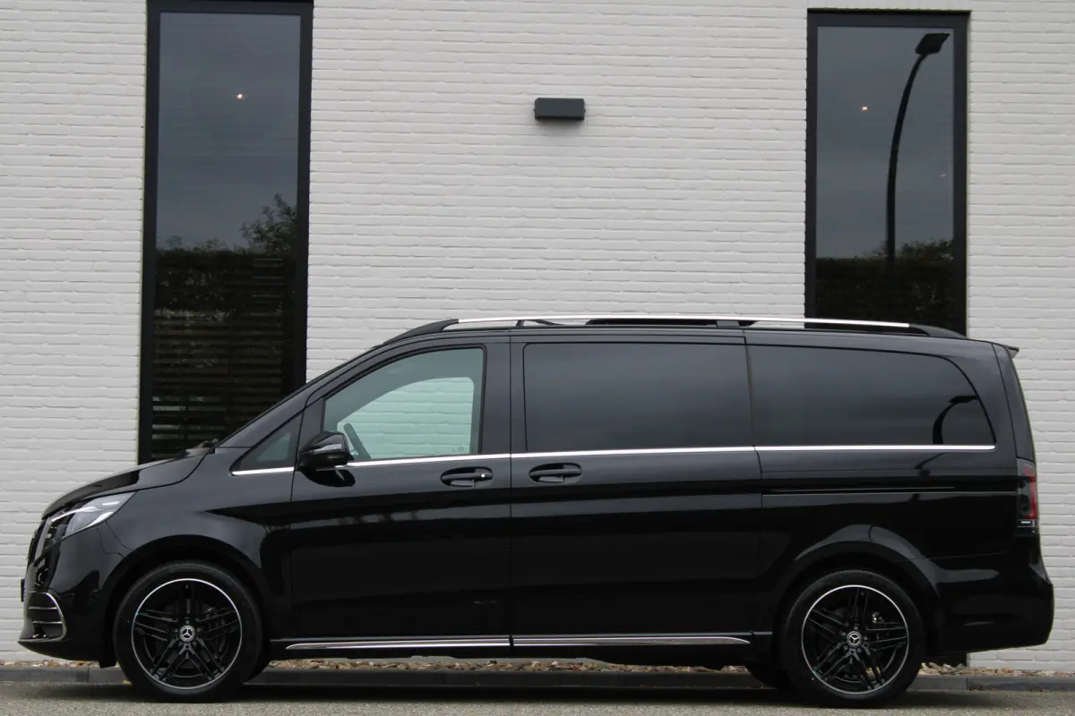 300d / AMG / DC / Exclusive / 4-Matic / Pano / Luchtv / Elec Stoel / Burmester / Vol Opties / NIEUWSTAAT
