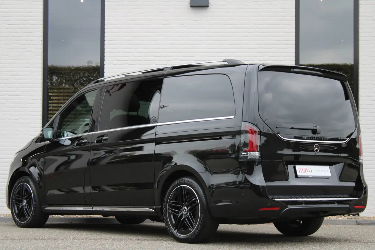 300d / AMG / DC / Exclusive / 4-Matic / Pano / Luchtv / Elec Stoel / Burmester / Vol Opties / NIEUWSTAAT