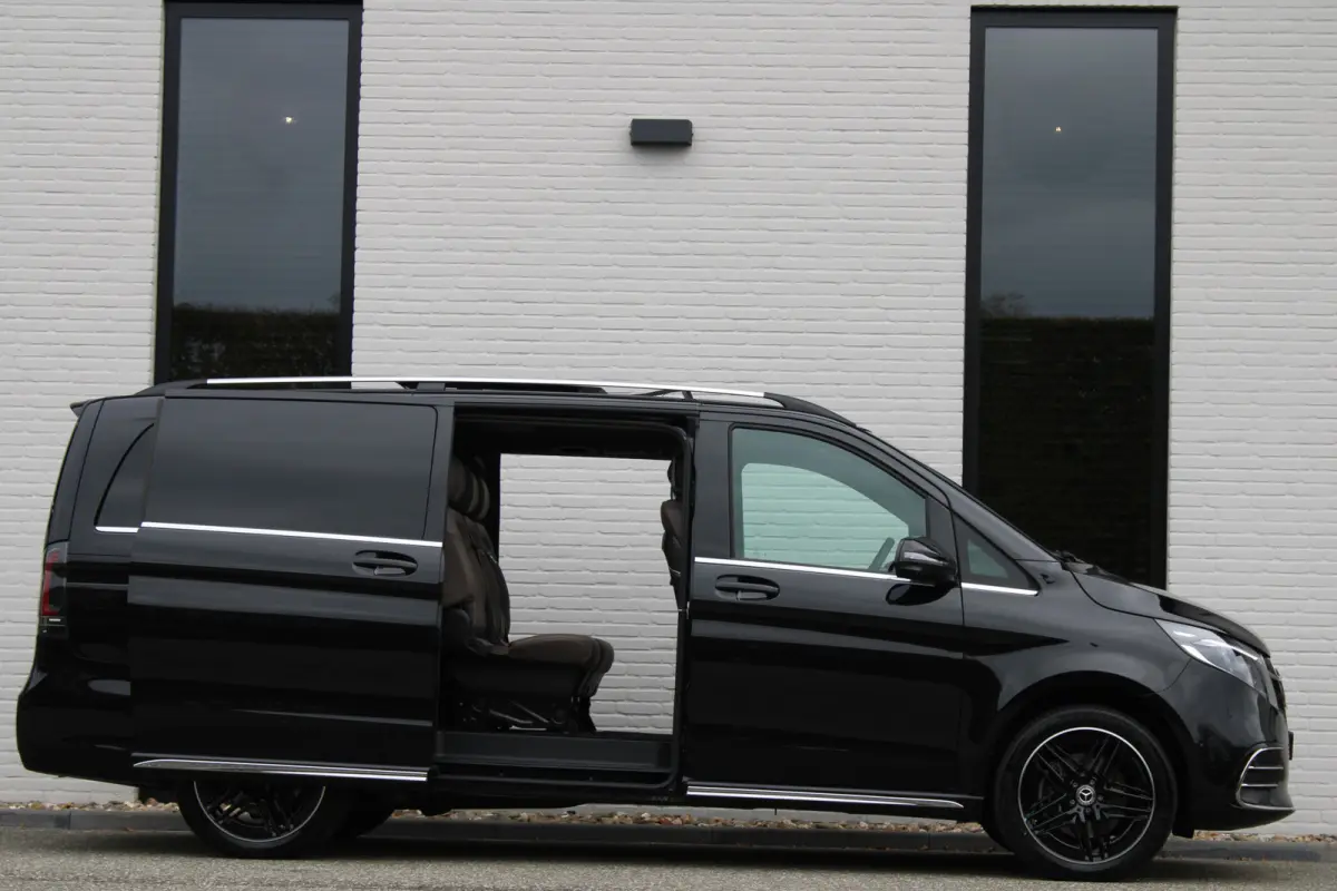 300d / AMG / DC / Exclusive / 4-Matic / Pano / Luchtv / Elec Stoel / Burmester / Vol Opties / NIEUWSTAAT