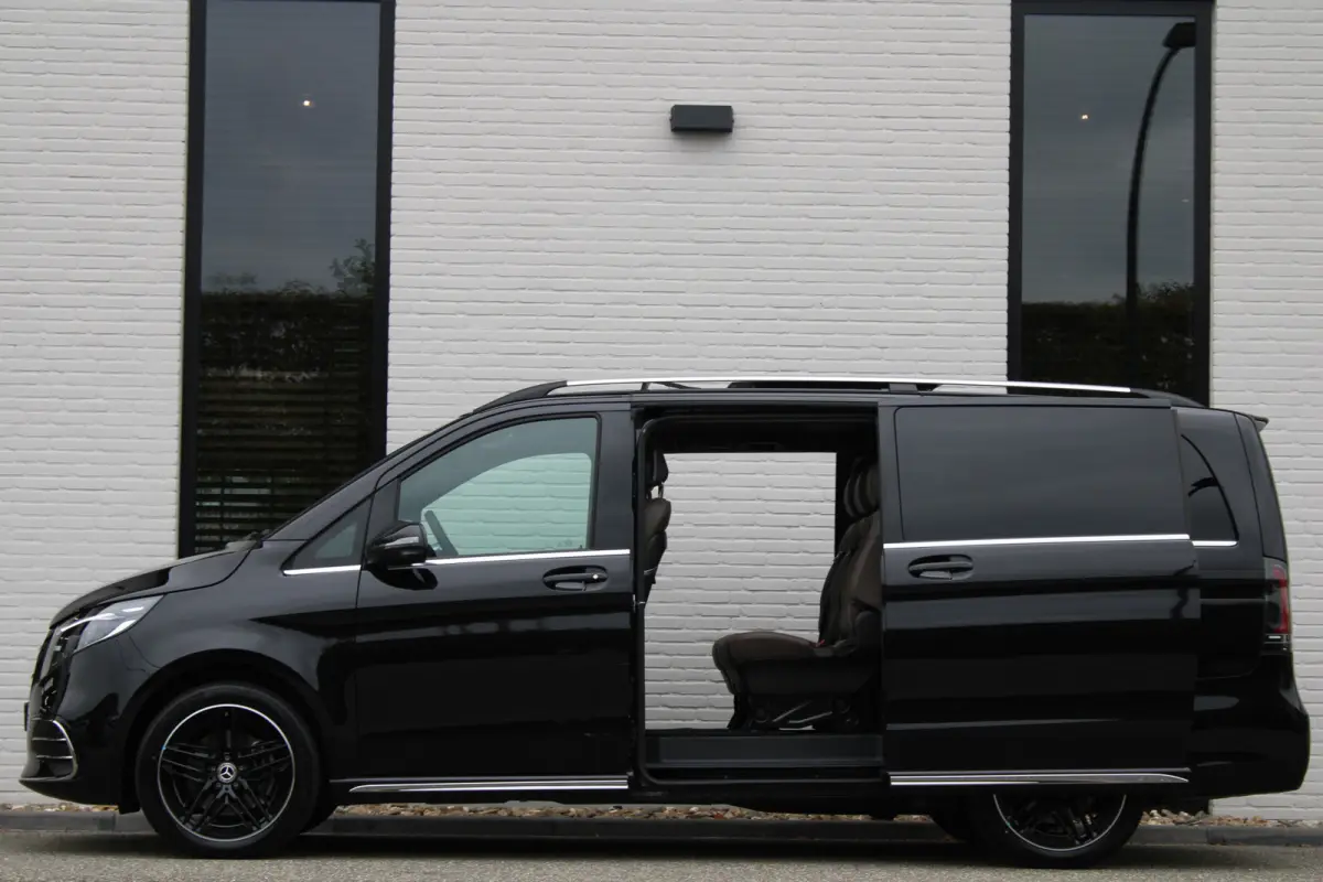 300d / AMG / DC / Exclusive / 4-Matic / Pano / Luchtv / Elec Stoel / Burmester / Vol Opties / NIEUWSTAAT