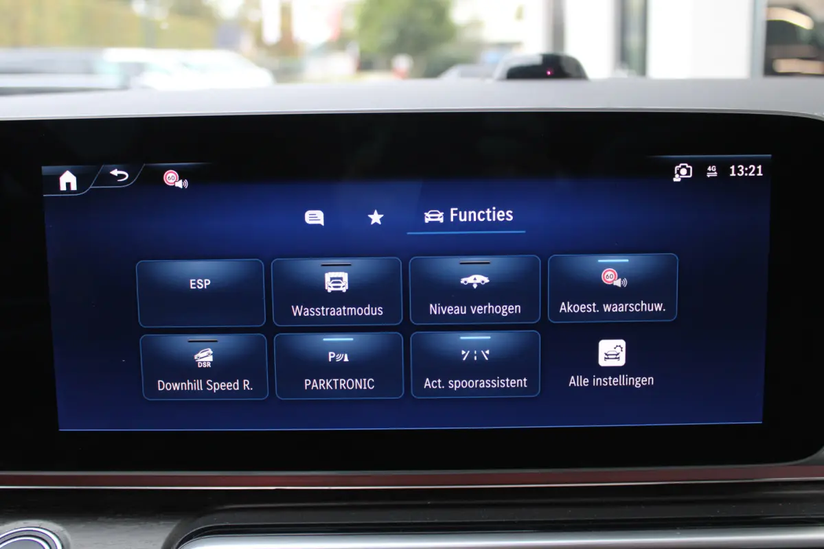 300d / AMG / DC / Exclusive / 4-Matic / Pano / Luchtv / Elec Stoel / Burmester / Vol Opties / NIEUWSTAAT
