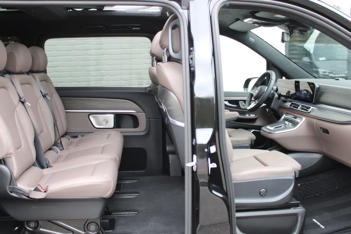 300d / AMG / DC / Exclusive / 4-Matic / Pano / Luchtv / Elec Stoel / Burmester / Vol Opties / NIEUWSTAAT