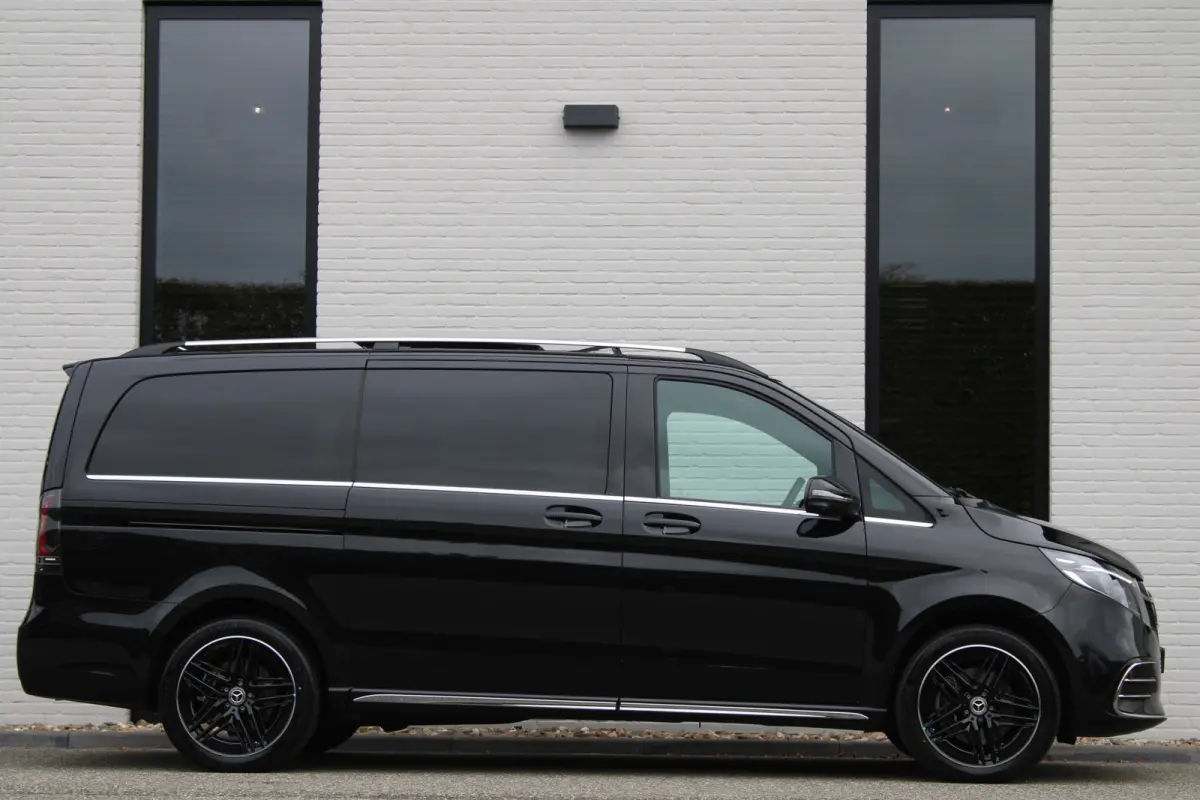 300d / AMG / DC / Exclusive / 4-Matic / Pano / Luchtv / Elec Stoel / Burmester / Vol Opties / NIEUWSTAAT