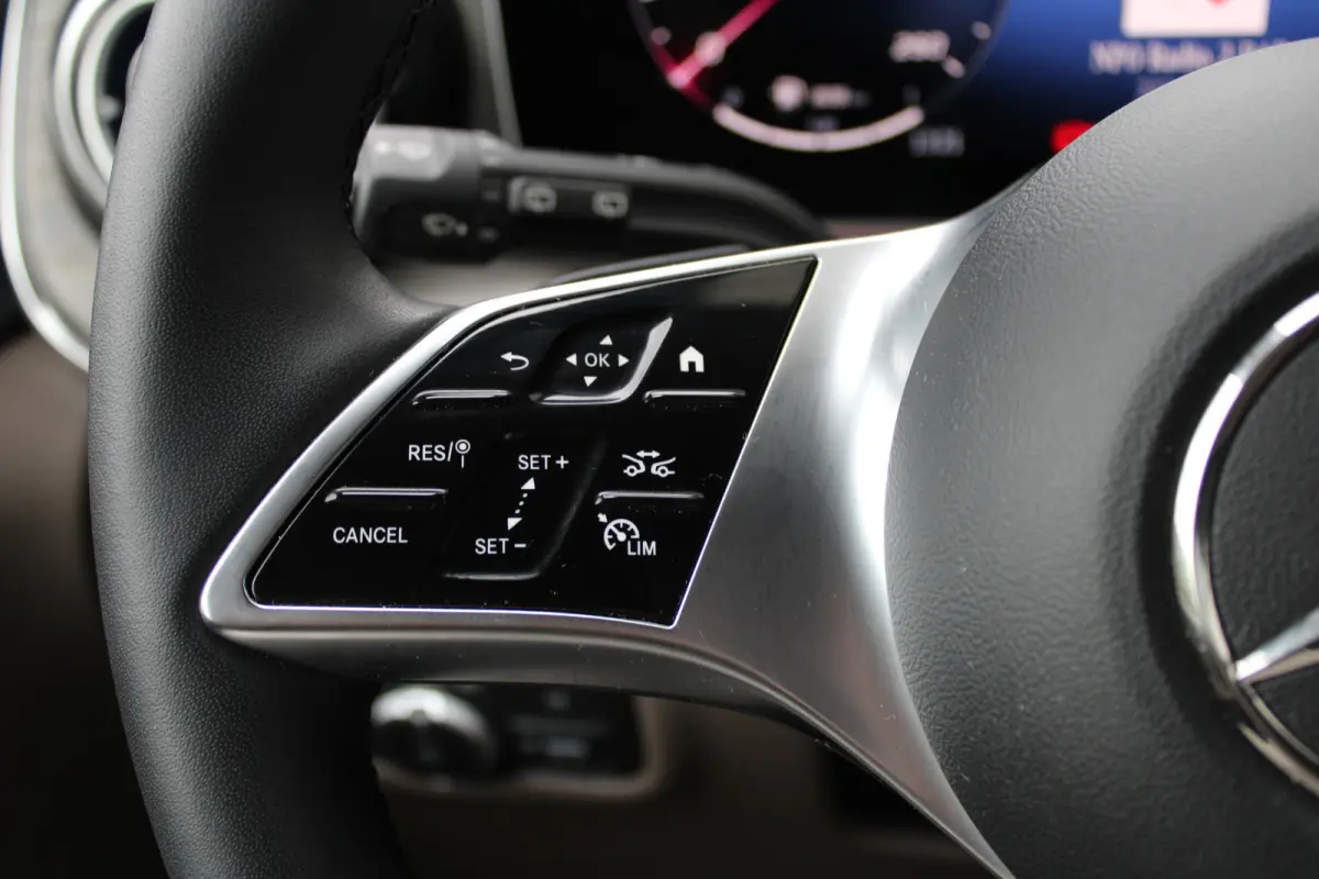 300d / AMG / DC / Exclusive / 4-Matic / Pano / Luchtv / Elec Stoel / Burmester / Vol Opties / NIEUWSTAAT