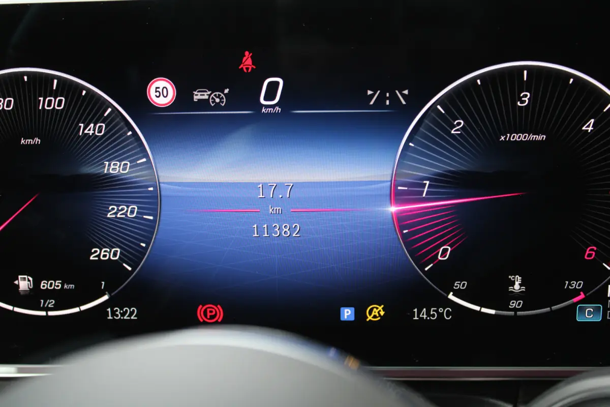 300d / AMG / DC / Exclusive / 4-Matic / Pano / Luchtv / Elec Stoel / Burmester / Vol Opties / NIEUWSTAAT