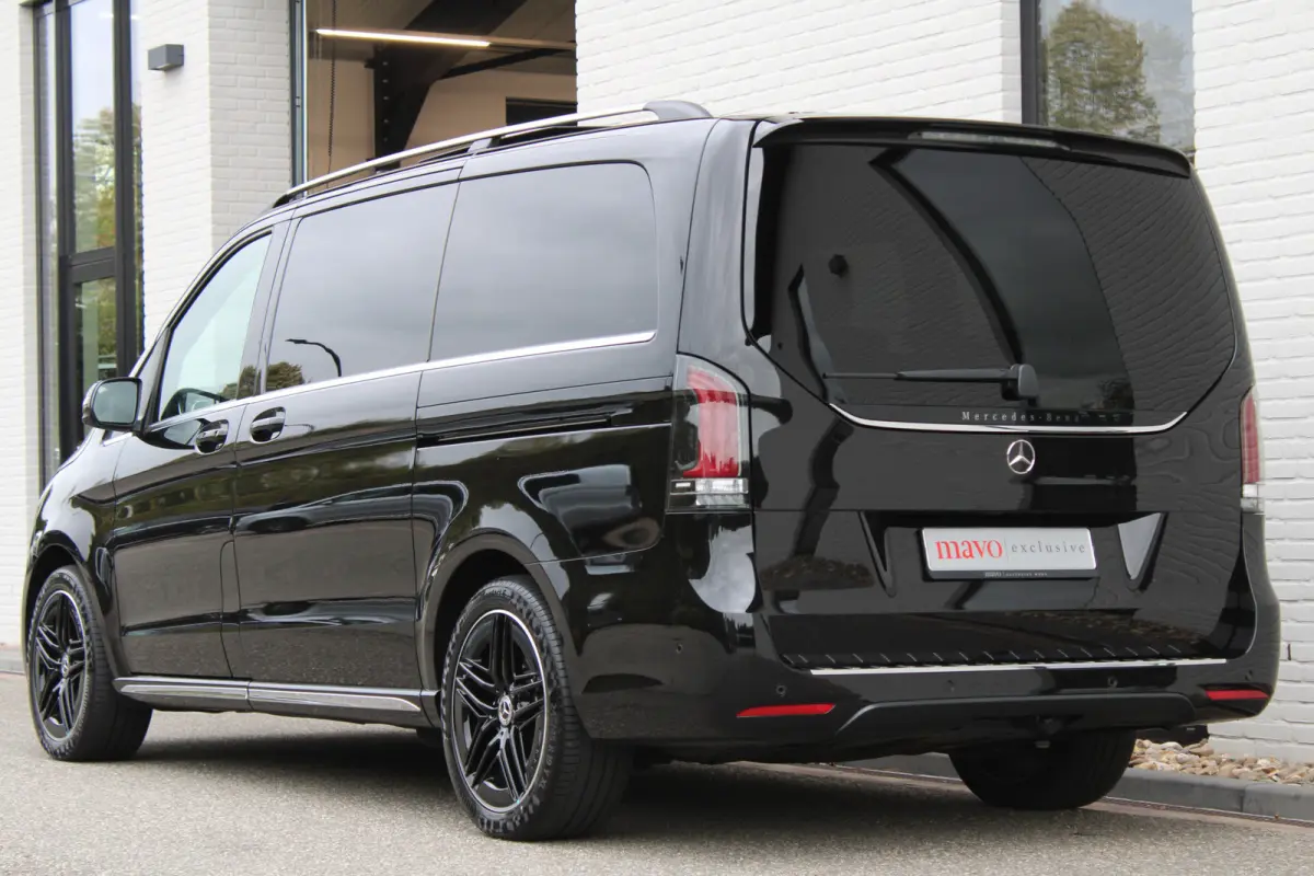 300d / AMG / DC / Exclusive / 4-Matic / Pano / Luchtv / Elec Stoel / Burmester / Vol Opties / NIEUWSTAAT