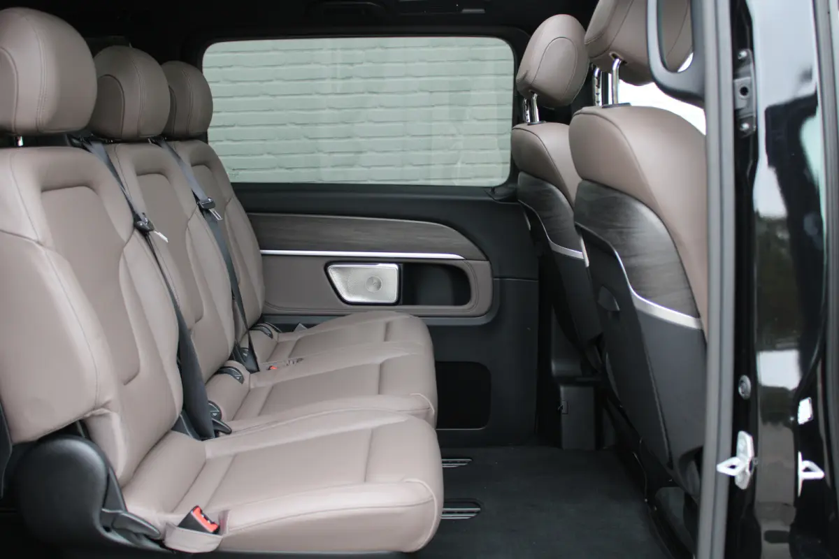 300d / AMG / DC / Exclusive / 4-Matic / Pano / Luchtv / Elec Stoel / Burmester / Vol Opties / NIEUWSTAAT