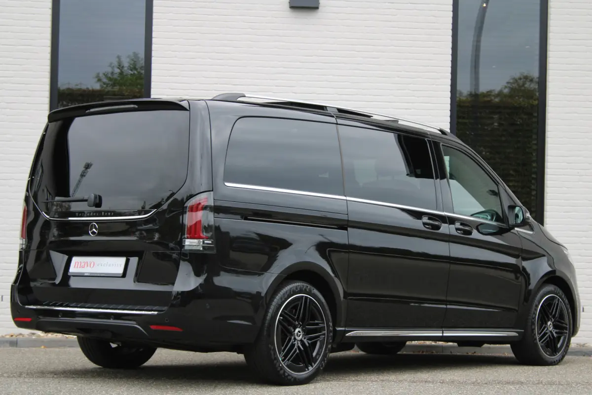 300d / AMG / DC / Exclusive / 4-Matic / Pano / Luchtv / Elec Stoel / Burmester / Vol Opties / NIEUWSTAAT