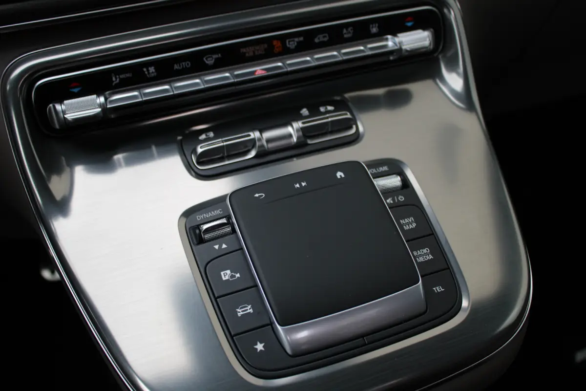300d / AMG / DC / Exclusive / 4-Matic / Pano / Luchtv / Elec Stoel / Burmester / Vol Opties / NIEUWSTAAT